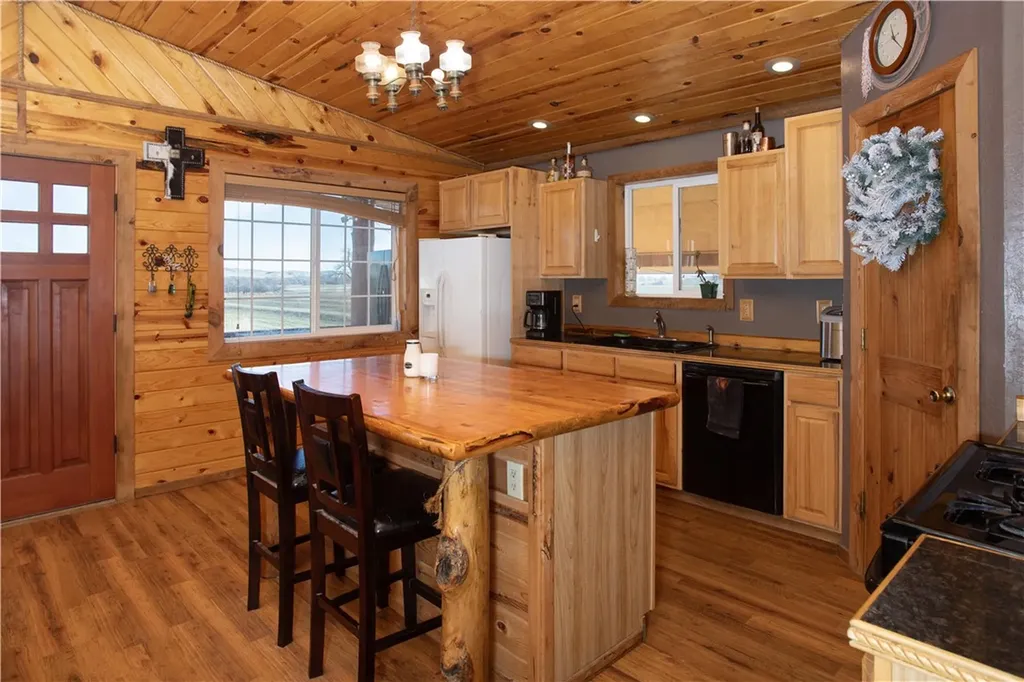 4909 Warren Loop Hardin MT 59034