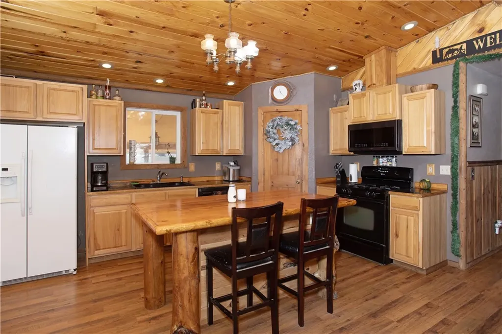 4909 Warren Loop Hardin MT 59034