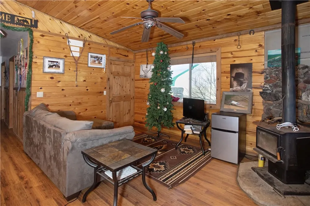 4909 Warren Loop Hardin MT 59034