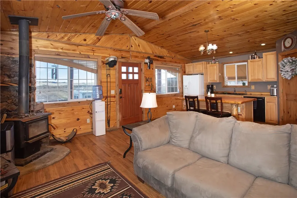 4909 Warren Loop Hardin MT 59034