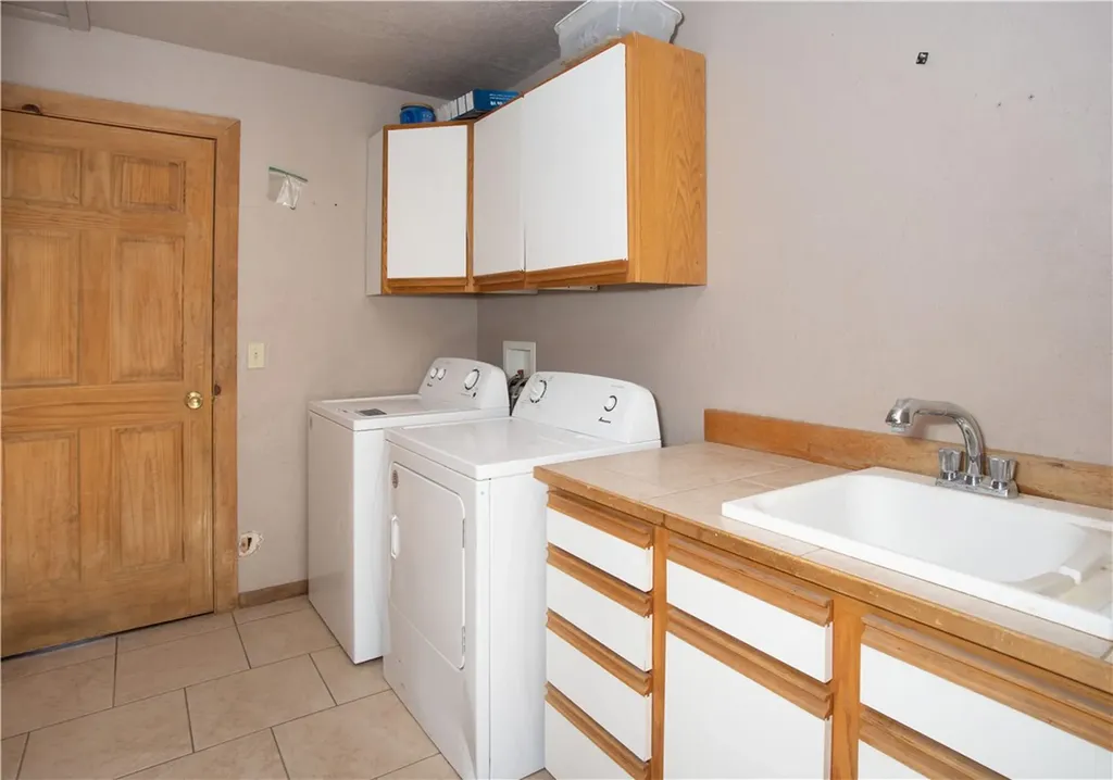 4909 Warren Loop Hardin MT 59034