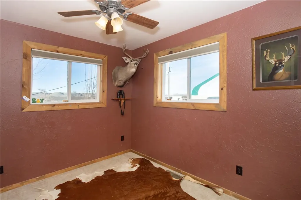 4909 Warren Loop Hardin MT 59034