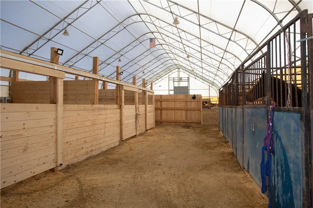 4909 Warren Loop Hardin MT 59034