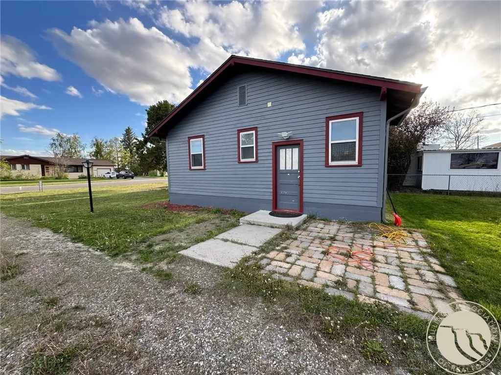 723 2nd Street S Hardin MT 59034