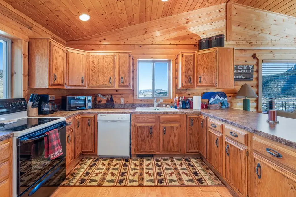 38 Rocky Trail Nye MT 59061
