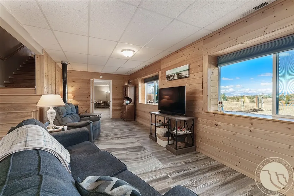 6345 Pleasant Hollow Trail Shepherd MT 59079