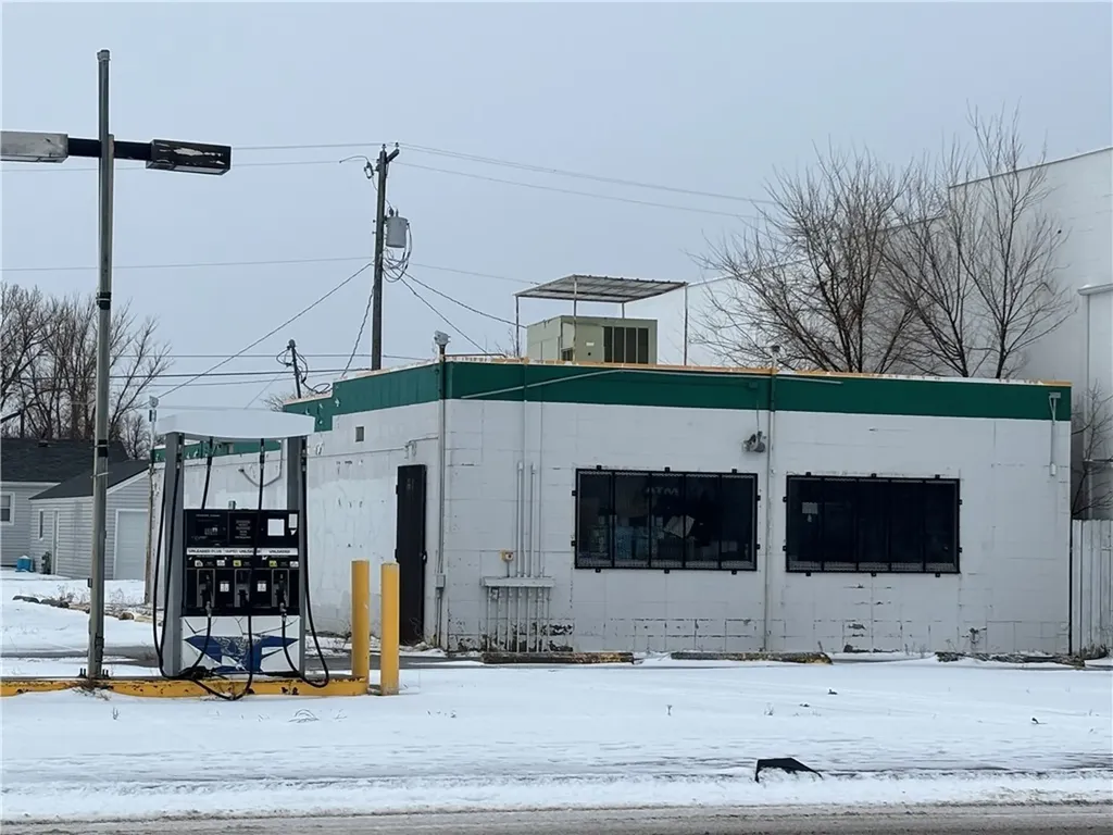 816 W 3rd Street Hardin MT 59034