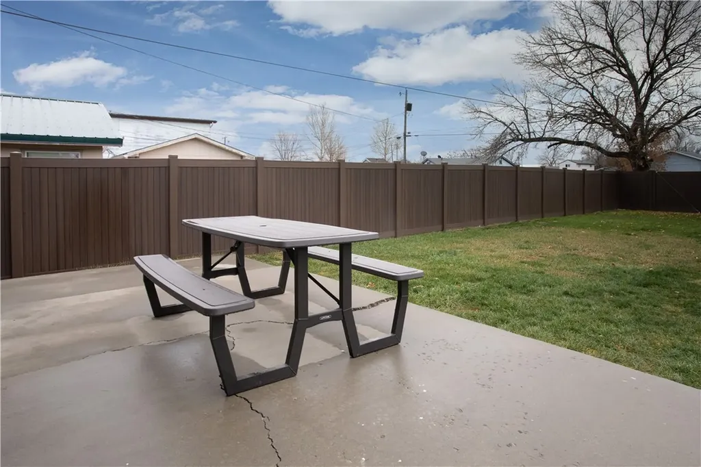716 W Division Street Hardin MT 59034