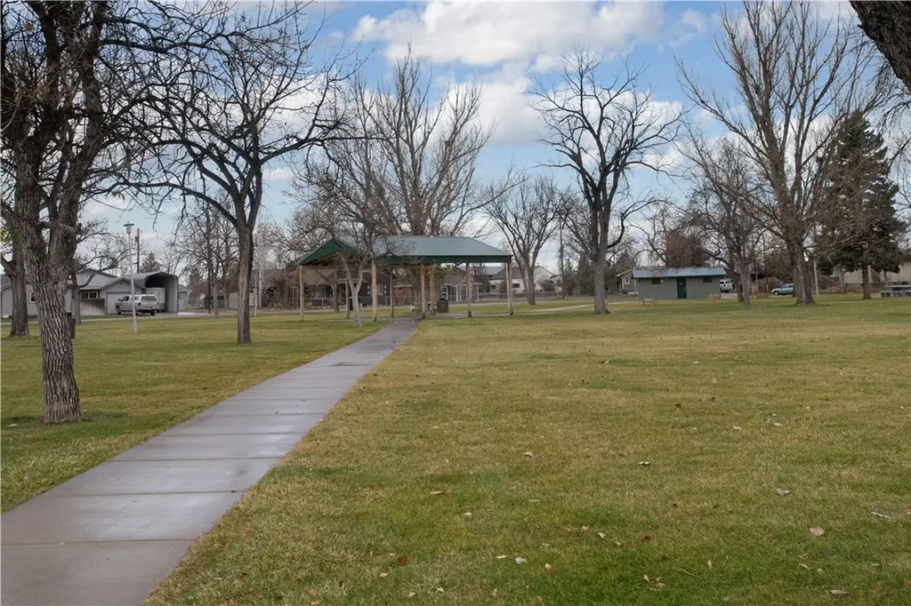 716 W Division Street Hardin MT 59034
