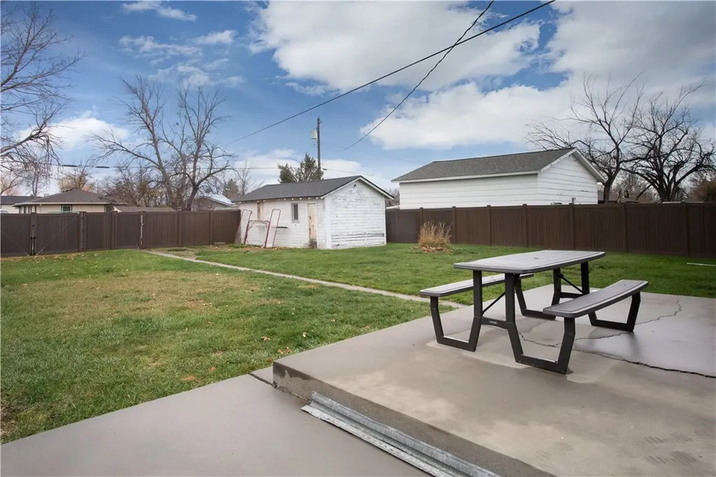 716 W Division Street Hardin MT 59034