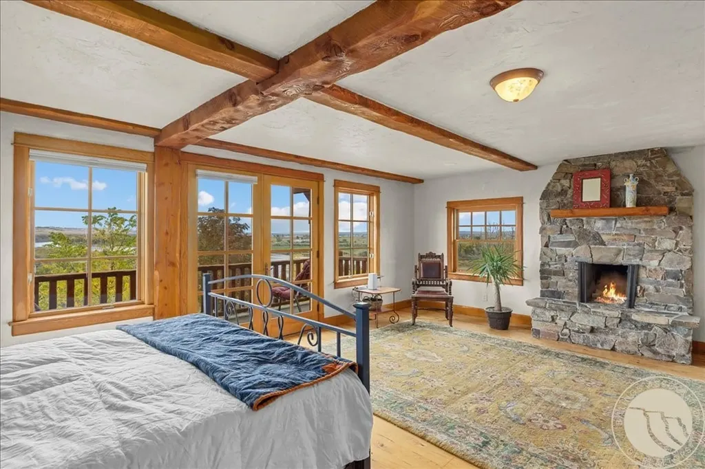 10052 Floating Island Way Shepherd MT 59079