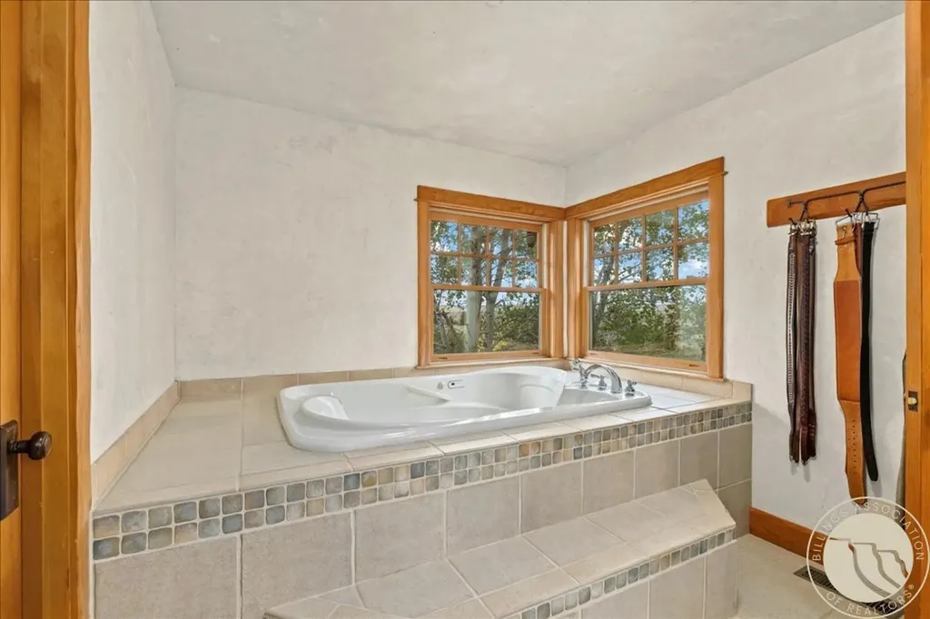 10052 Floating Island Way Shepherd MT 59079