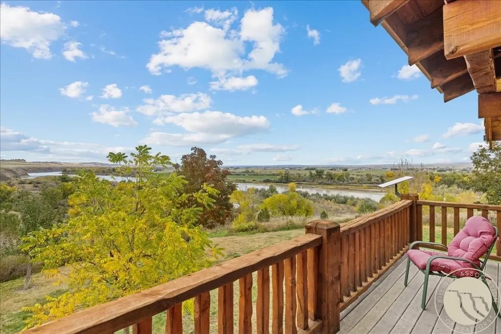 10052 Floating Island Way Shepherd MT 59079