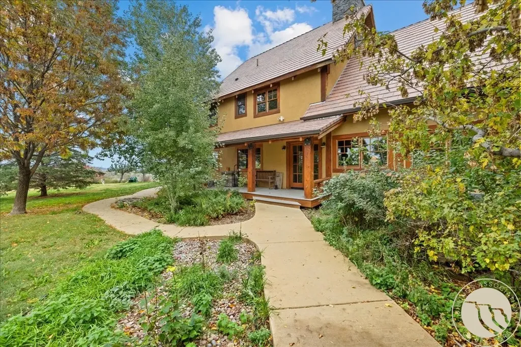 10052 Floating Island Way Shepherd MT 59079