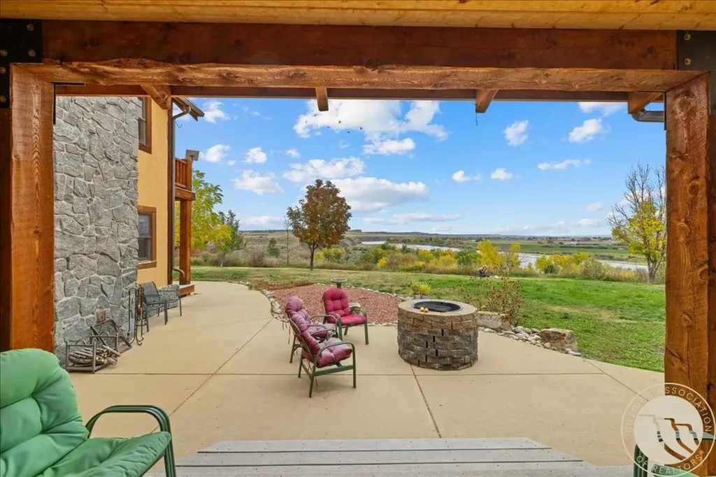 10052 Floating Island Way Shepherd MT 59079