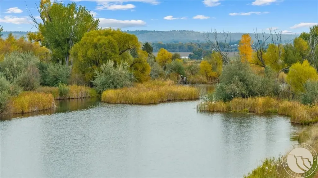 10052 Floating Island Way Shepherd MT 59079