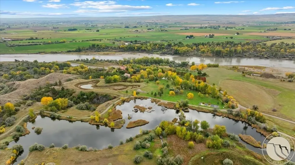 10052 Floating Island Way Shepherd MT 59079