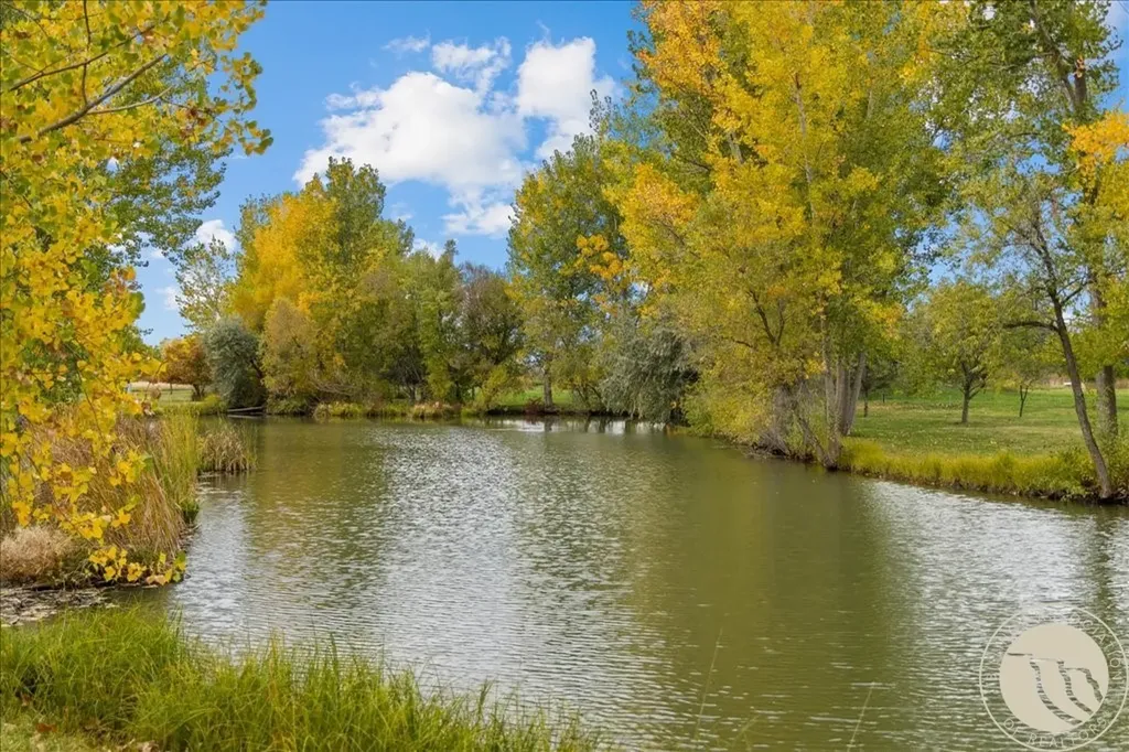 10052 Floating Island Way Shepherd MT 59079
