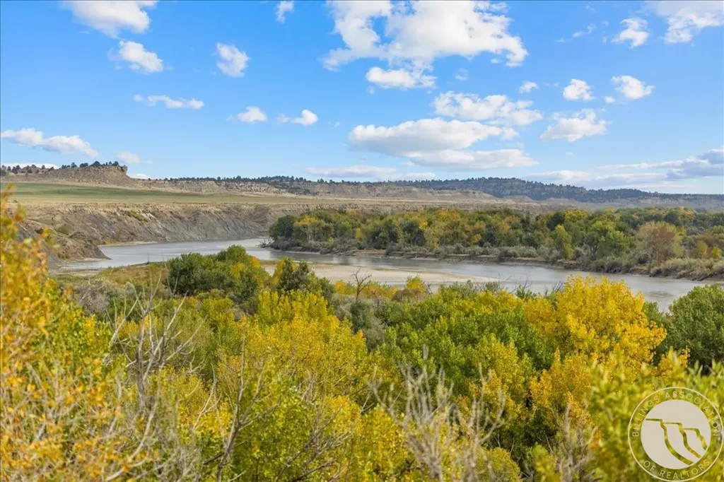 10052 Floating Island Way Shepherd MT 59079