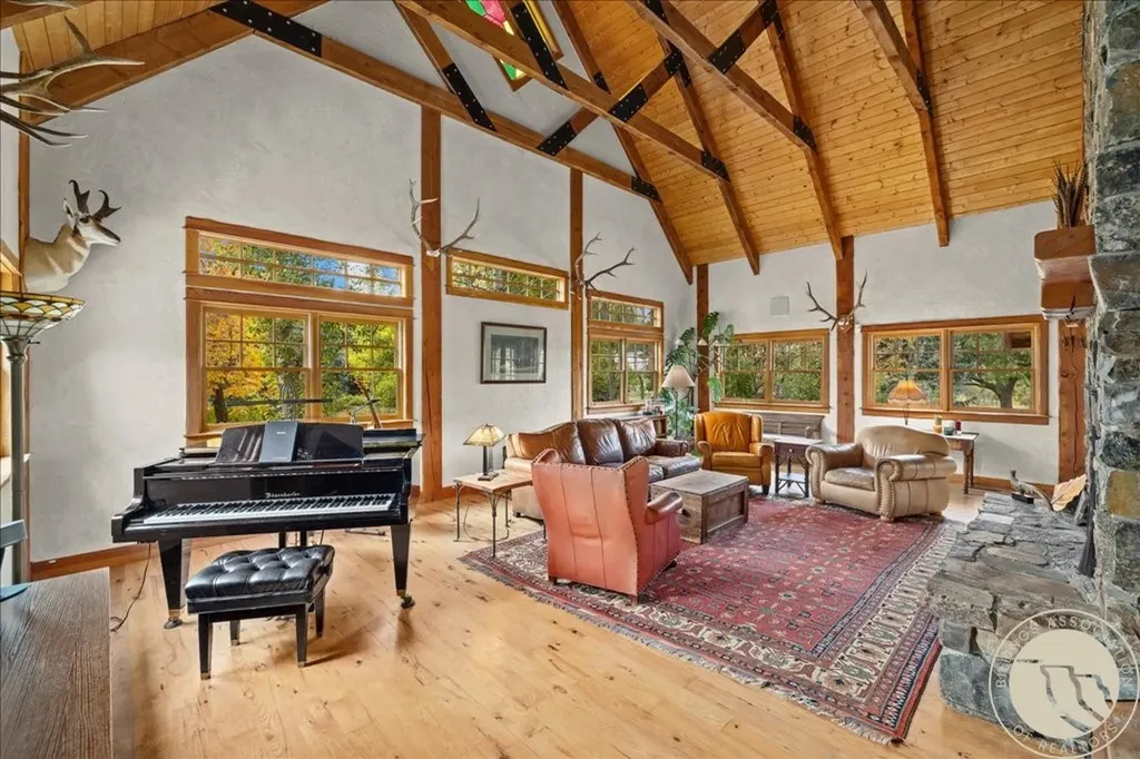 10052 Floating Island Way Shepherd MT 59079