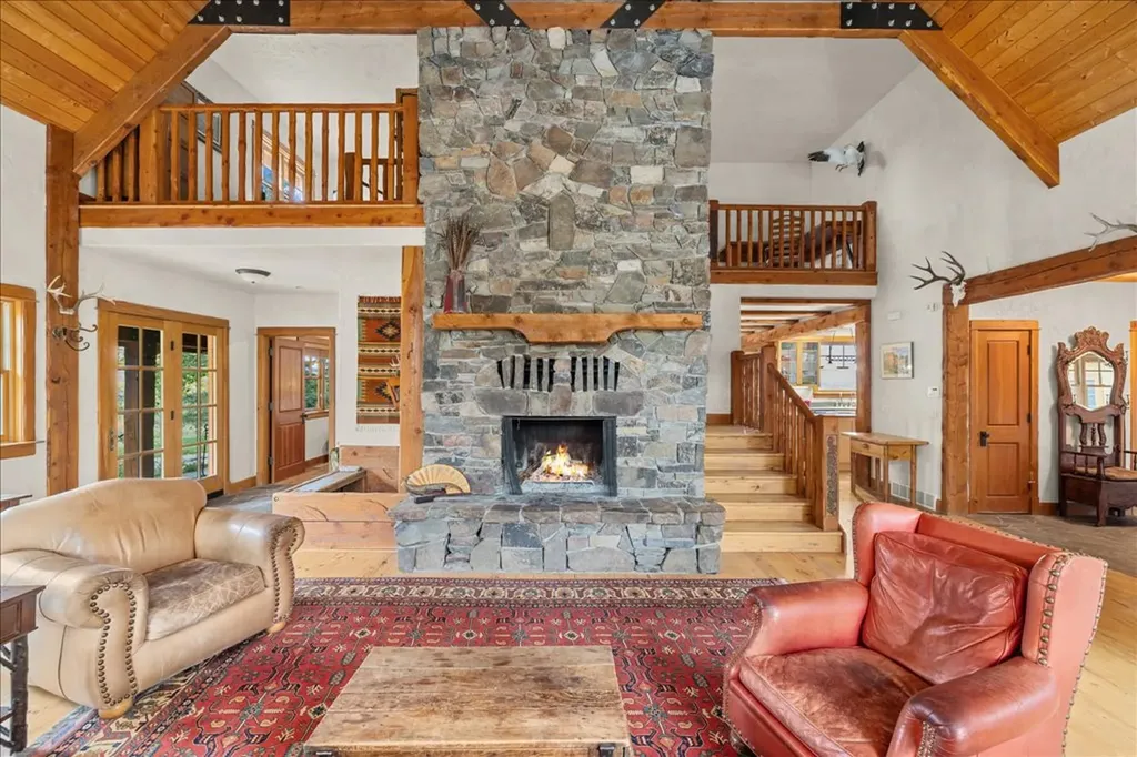 10052 Floating Island Way Shepherd MT 59079