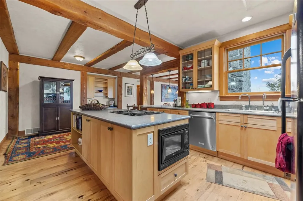 10052 Floating Island Way Shepherd MT 59079