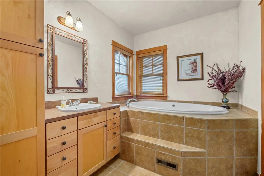 10052 Floating Island Way Shepherd MT 59079