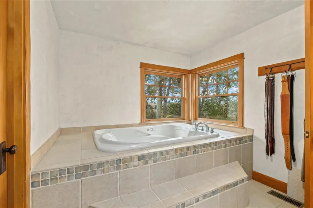 10052 Floating Island Way Shepherd MT 59079