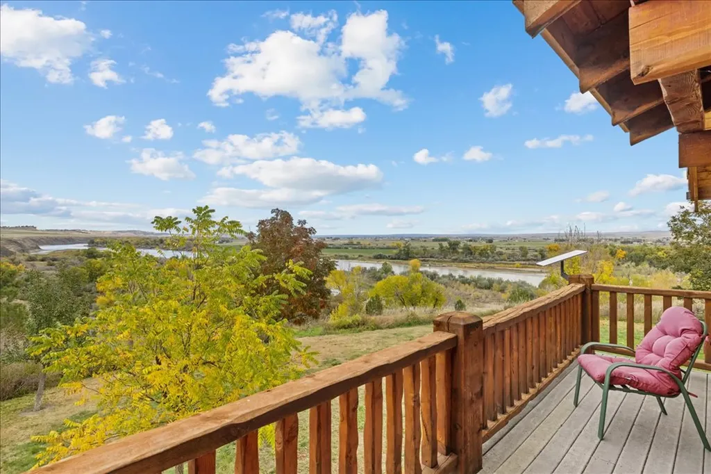 10052 Floating Island Way Shepherd MT 59079