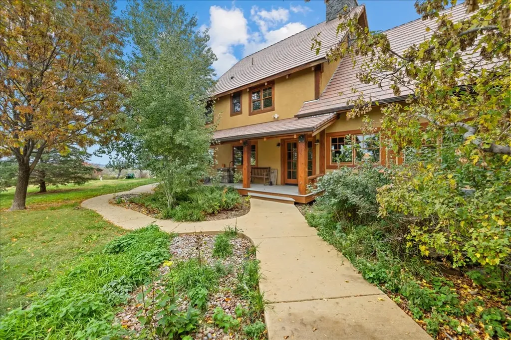 10052 Floating Island Way Shepherd MT 59079