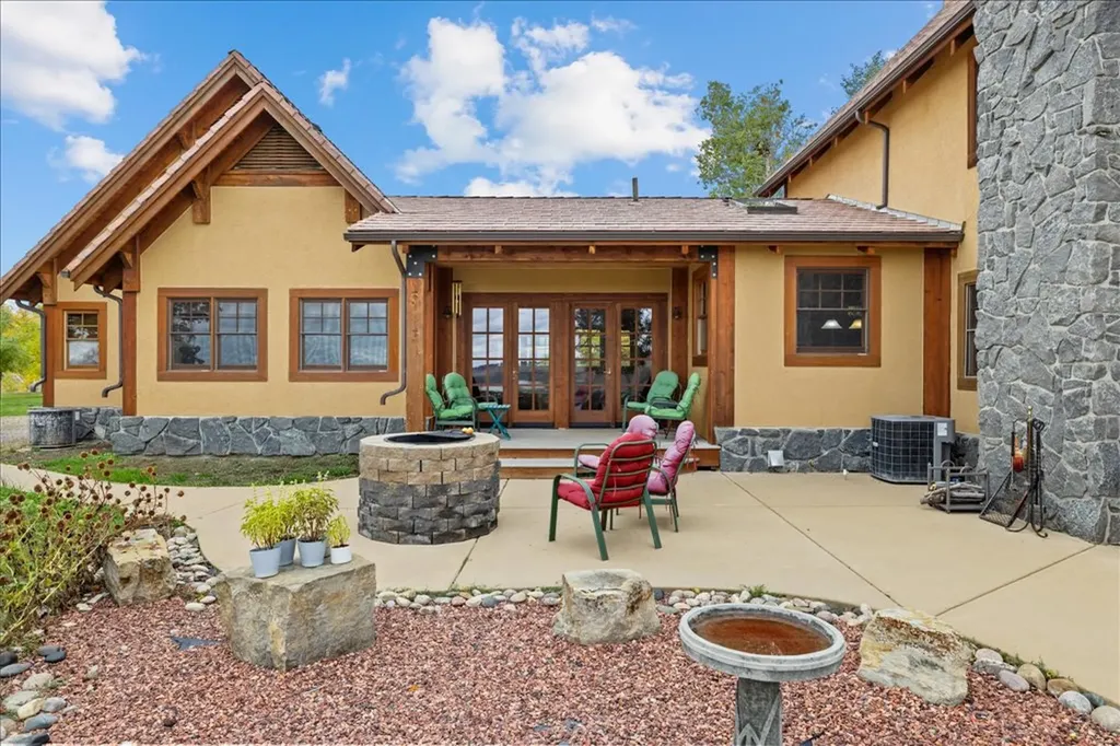 10052 Floating Island Way Shepherd MT 59079