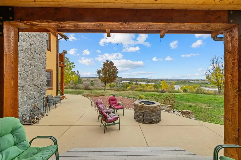 10052 Floating Island Way Shepherd MT 59079