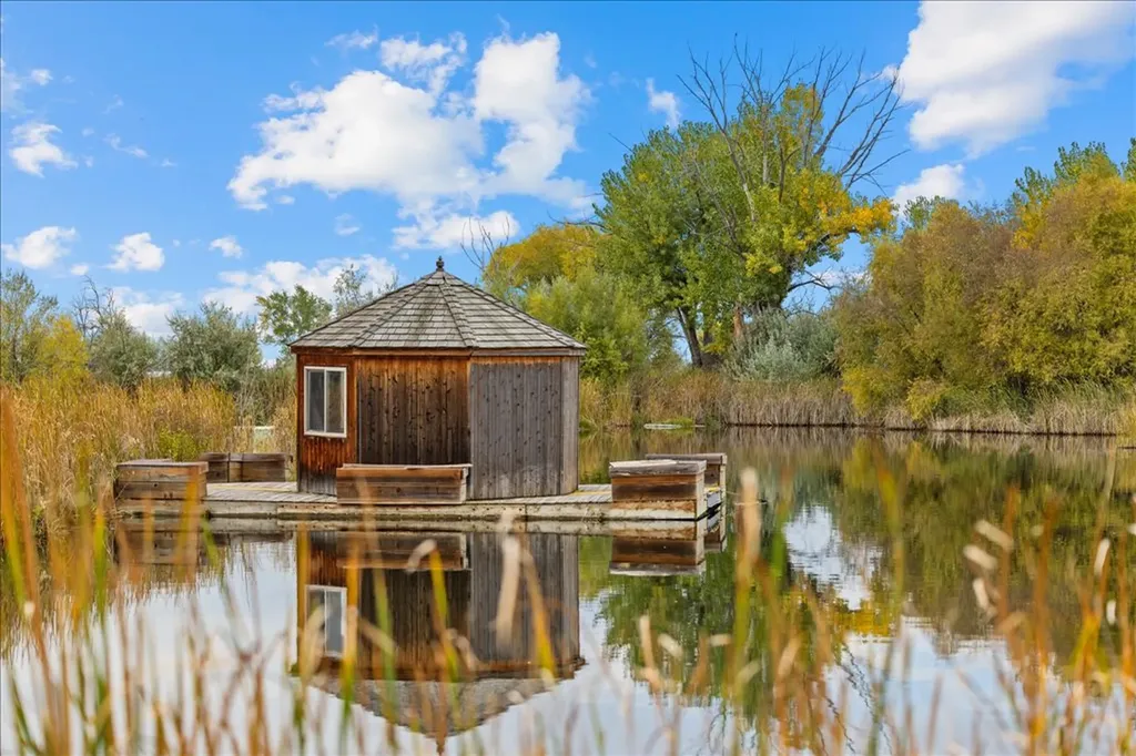 10052 Floating Island Way Shepherd MT 59079
