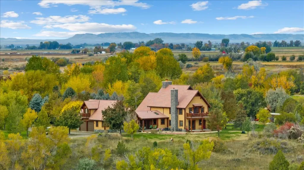 10052 Floating Island Way Shepherd MT 59079