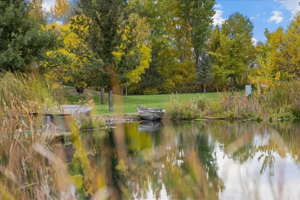10052 Floating Island Way Shepherd MT 59079