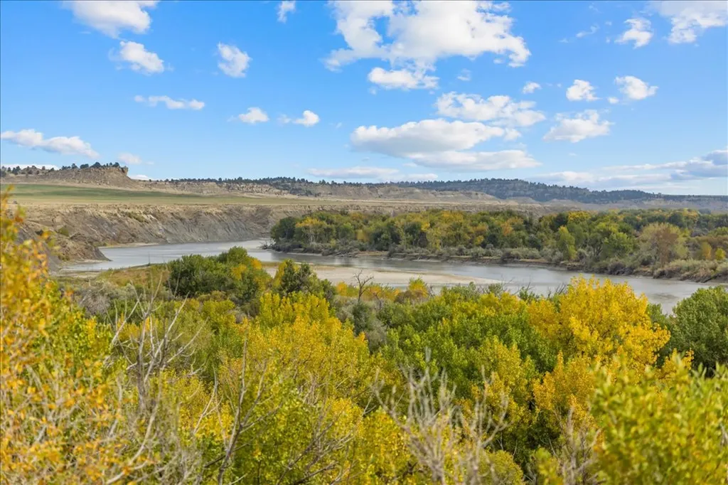 10052 Floating Island Way Shepherd MT 59079