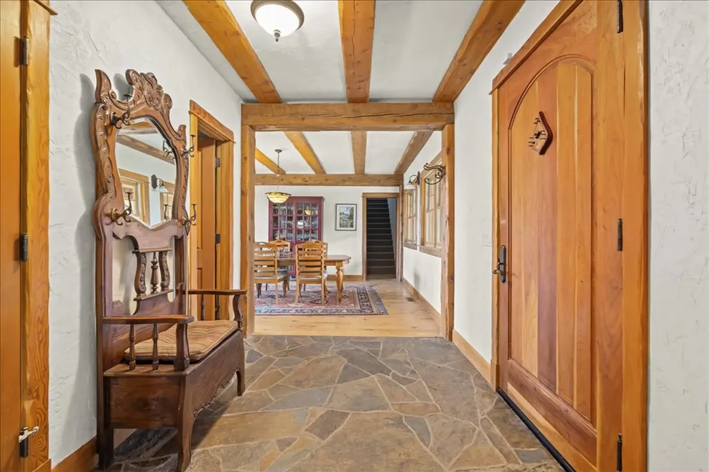 10052 Floating Island Way Shepherd MT 59079