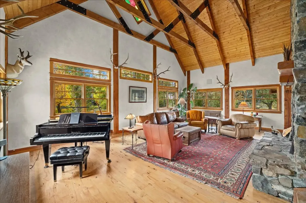 10052 Floating Island Way Shepherd MT 59079