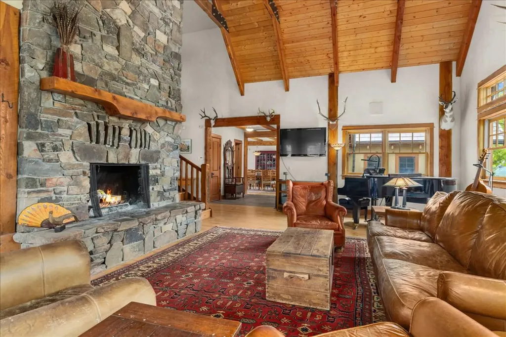 10052 Floating Island Way Shepherd MT 59079