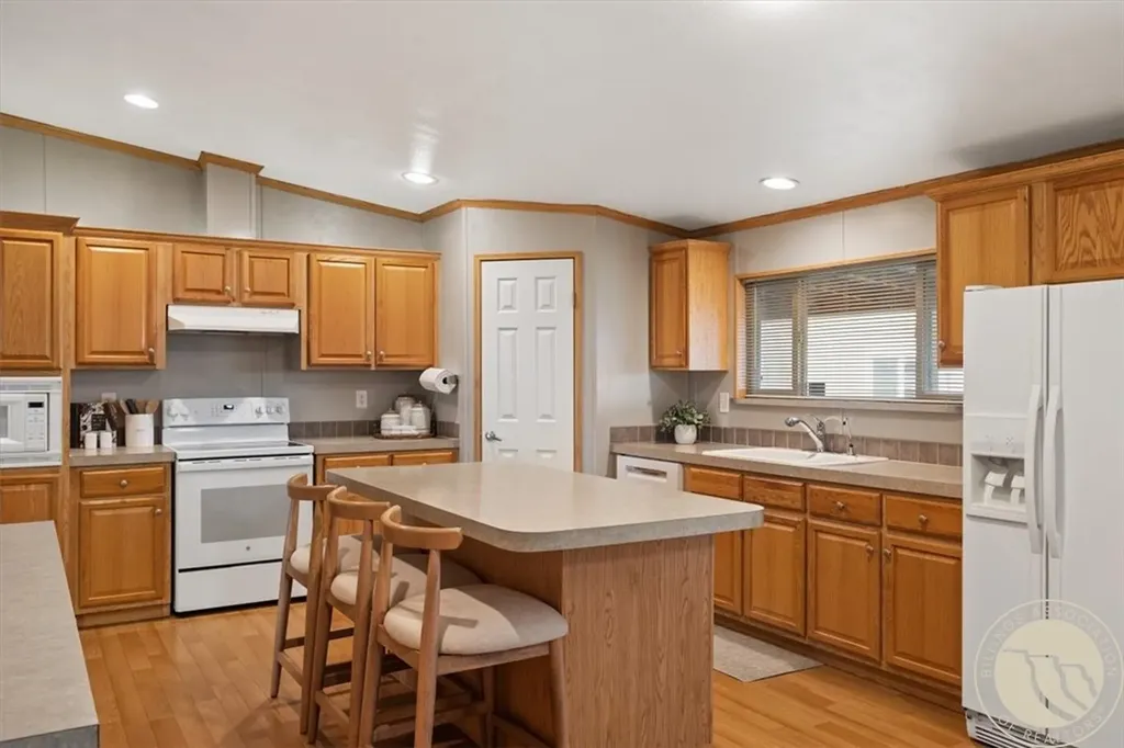 2285 N 9th Worden MT 59088