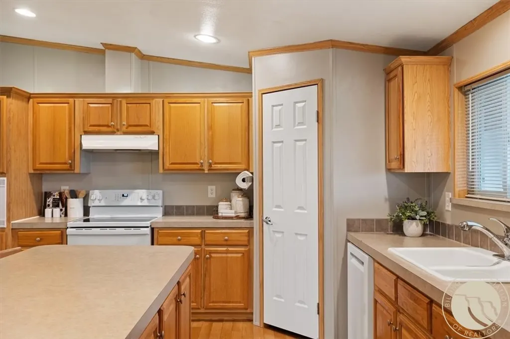 2285 N 9th Worden MT 59088