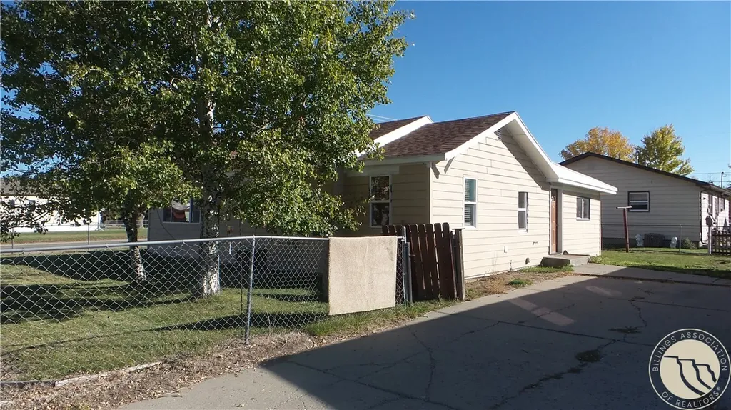 4 S. Miles Avenue Hardin MT 59034