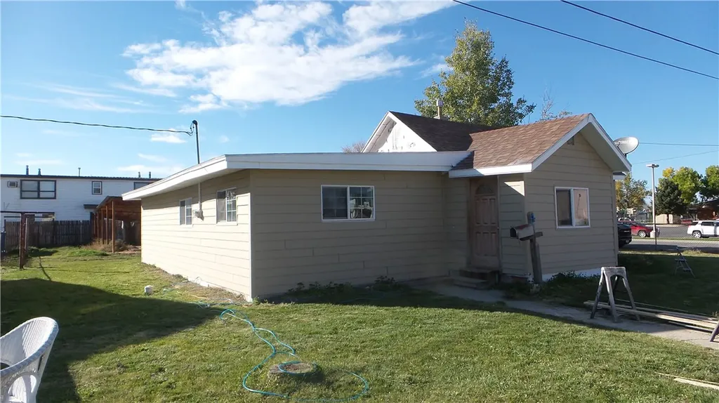 4 S. Miles Avenue Hardin MT 59034