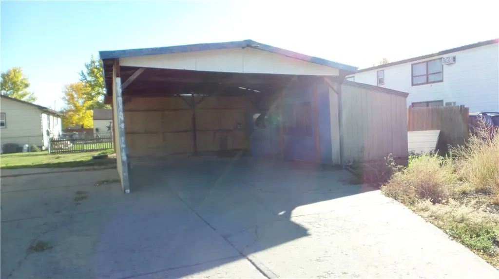 4 S. Miles Avenue Hardin MT 59034