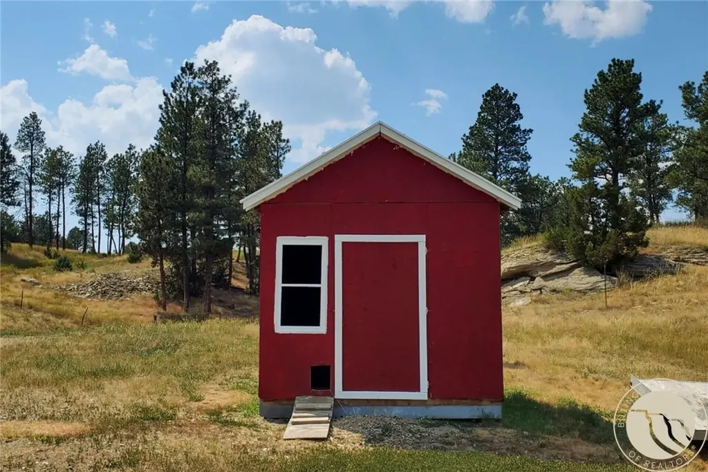 72 Pioneer Trail Lavina MT 59046