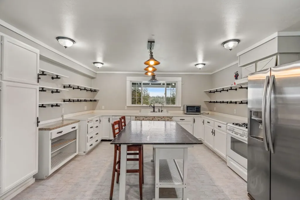 72 Pioneer Trail Lavina MT 59046