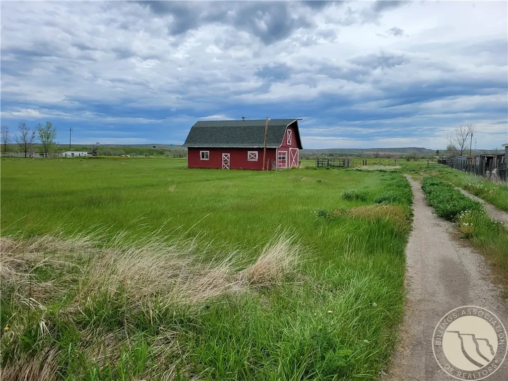 1543 N Center Avenue Hardin MT 59034