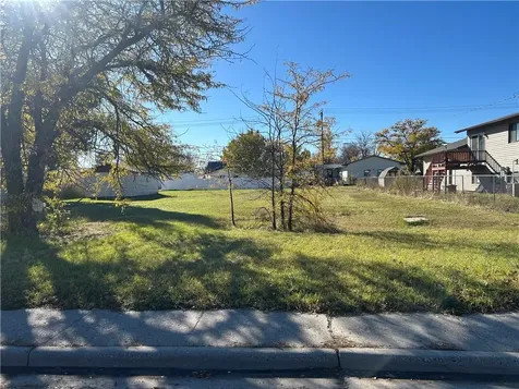 736 W 2nd Street W Hardin MT 59034