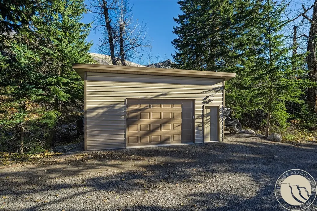 23 Braty Lane Nye MT 59061