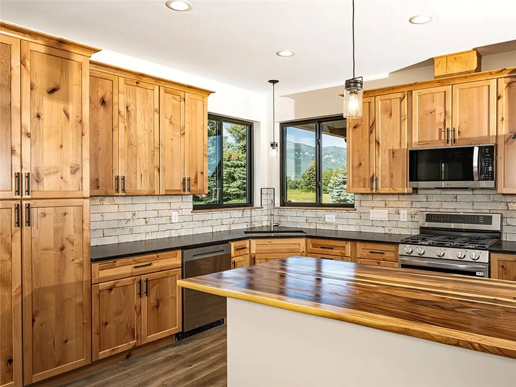 2055 Lazy J Circle Red Lodge MT 59068